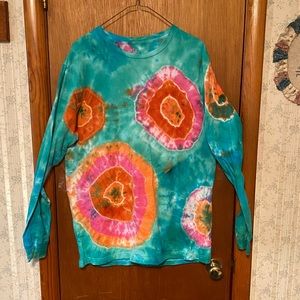 Size Large Long sleeve geode design shirt